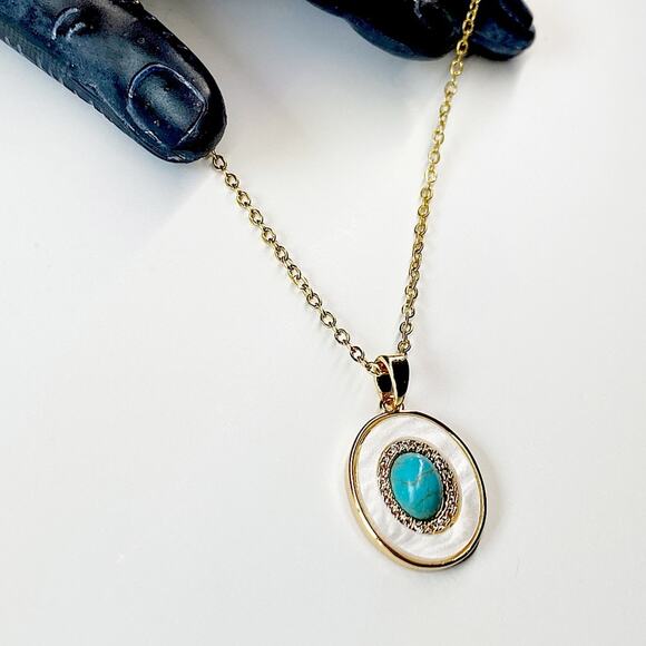 NEW Mother Of Pearl Pendant Necklace With Turquoise Stone - Picture 7 of 10